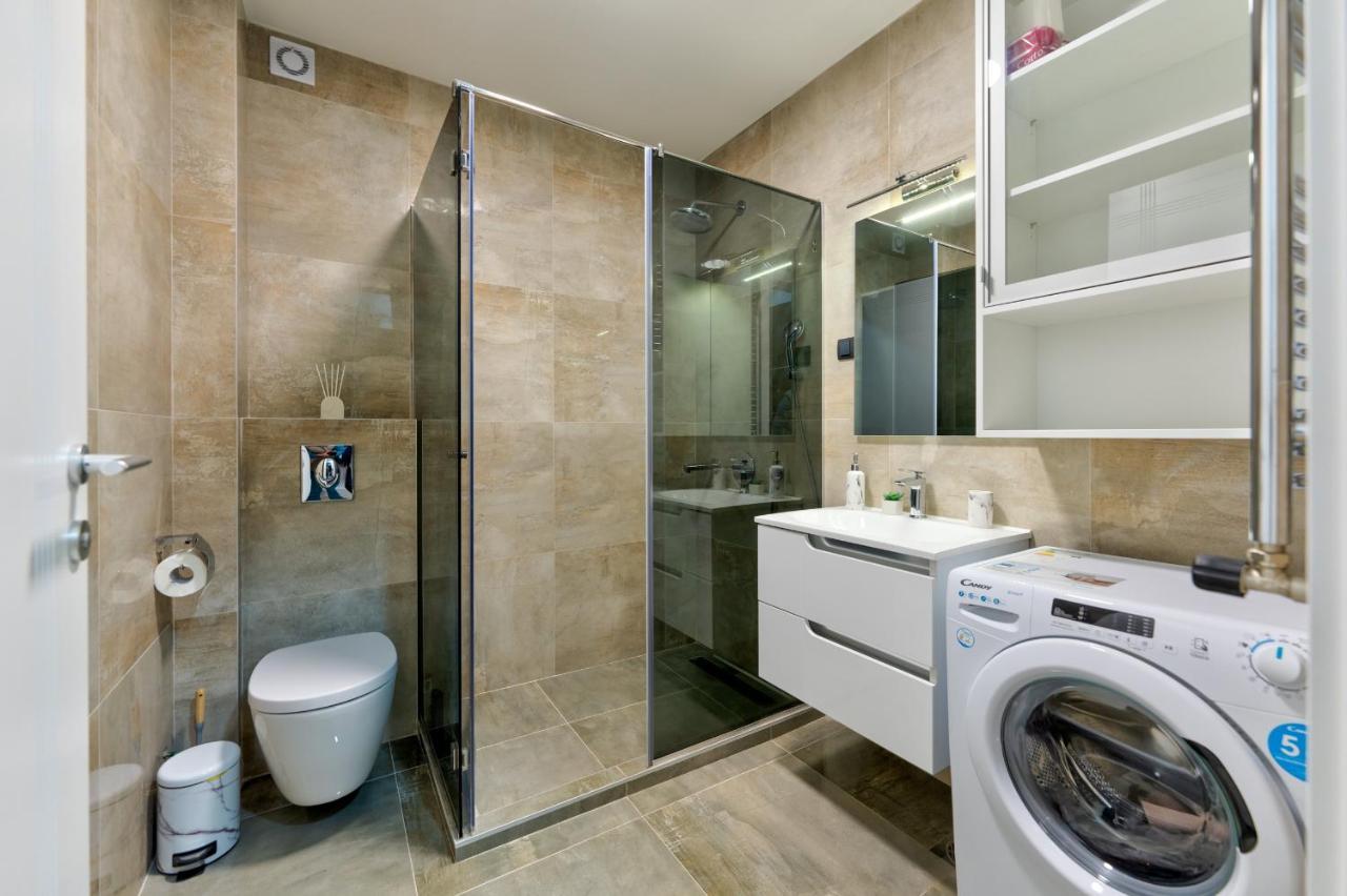 Aurora Lux 18
